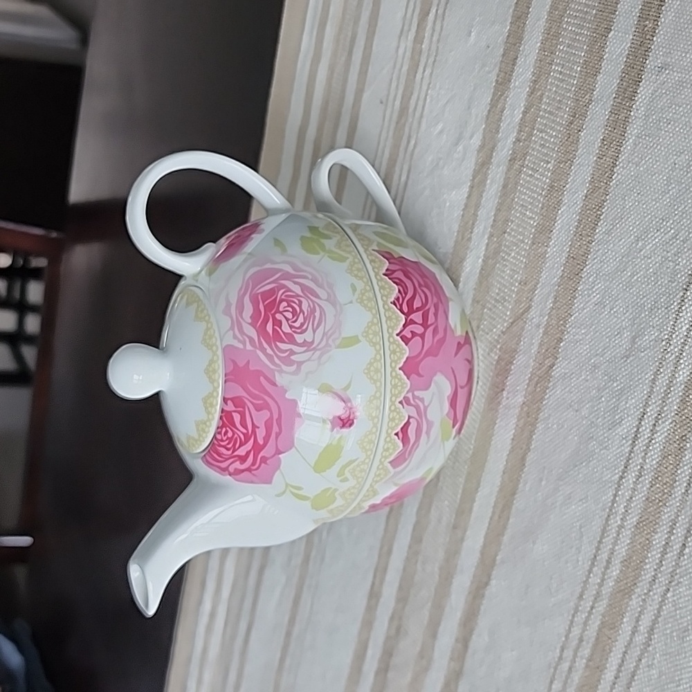 GANZ 3-piece ceramic teapot set!